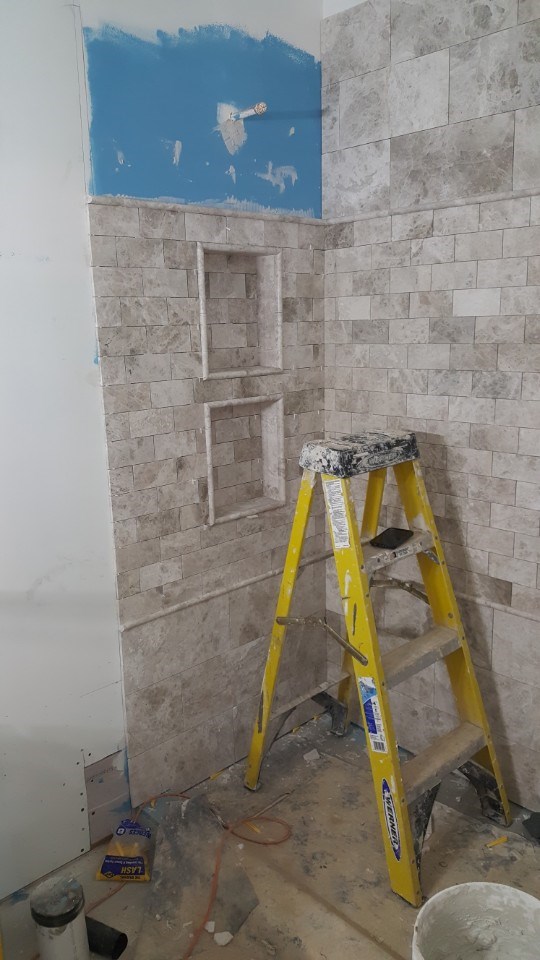 3-shower nich tiled
